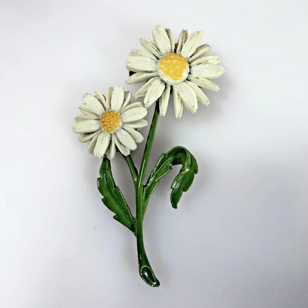 Vintage Flower Brooch Green Enamel & Cream Celluloid 2.5